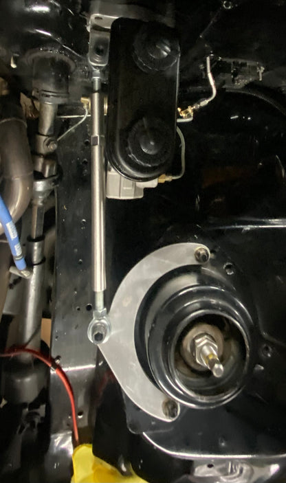 Master cylinder brace